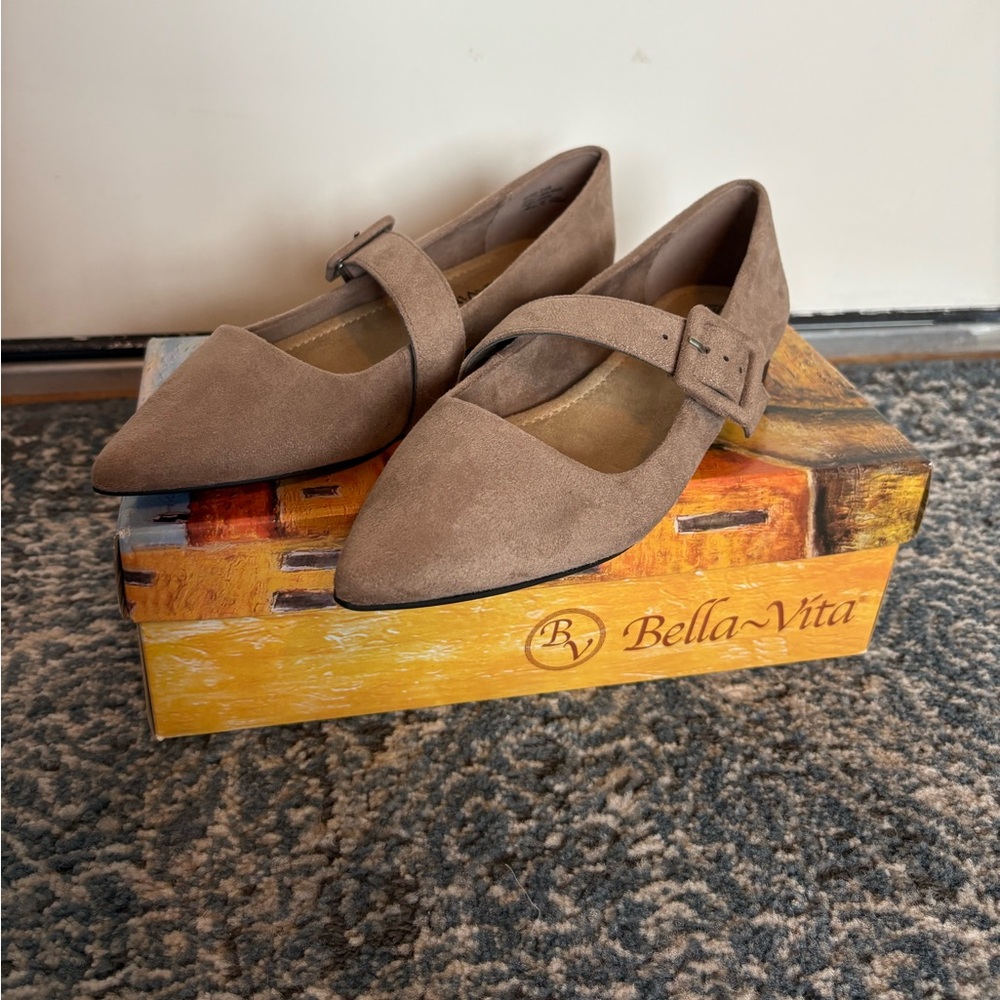 Bella Vita Women's Brown Suede Loafers